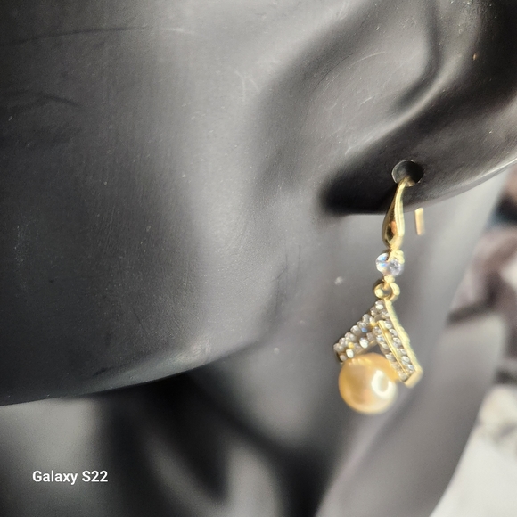 Elegant Geometic Crystal and Faux Pearl Drop Earrings Gold Dangle Earrings NWT - Picture 5 of 8